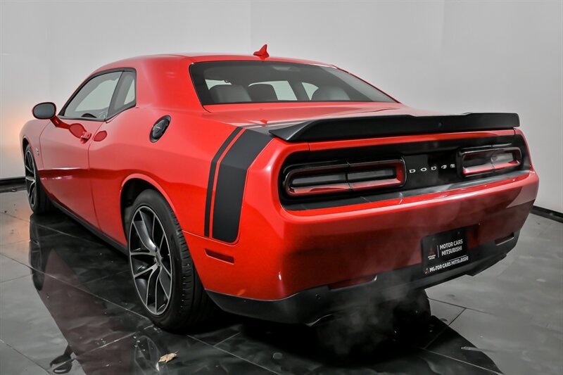 Used 2018 Dodge Challenger R/T Scat Pack w/ Leather Interior Group RWD image 8