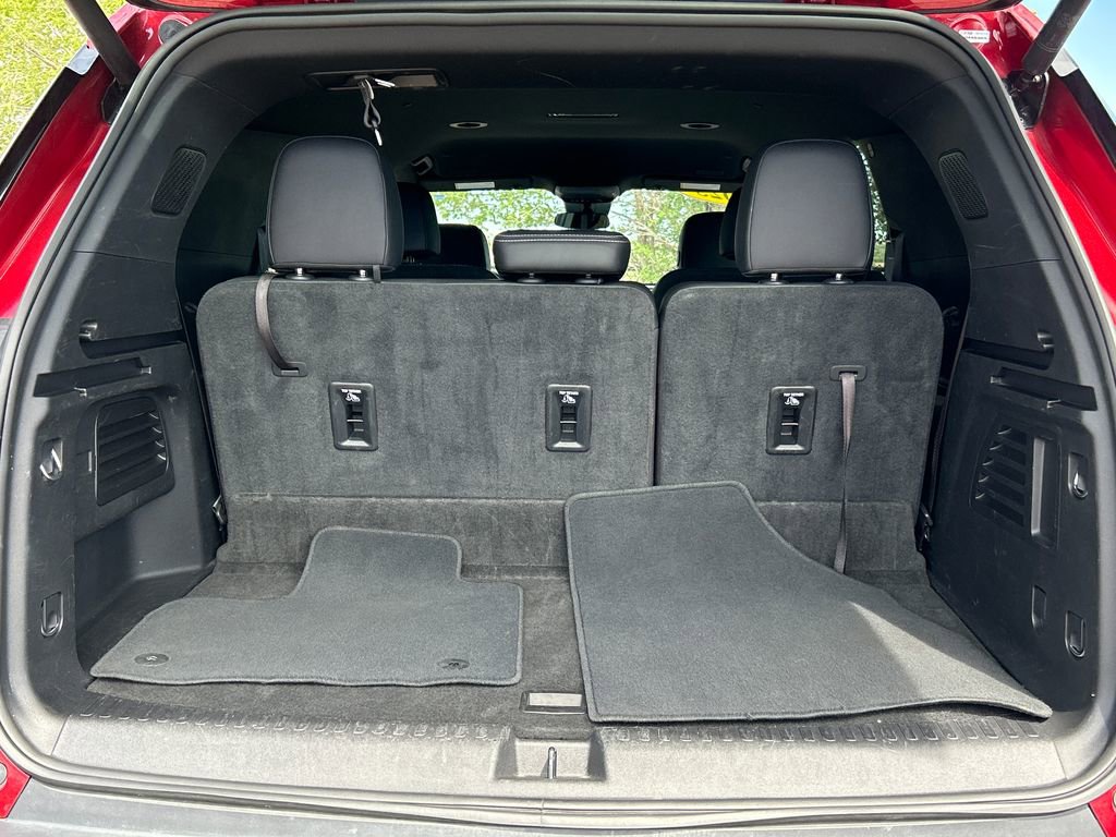 Used 2025 Chevrolet Traverse LT AWD/4WD image 5