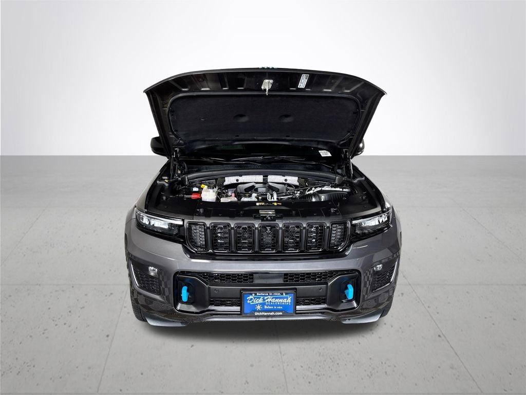 Used 2023 Jeep Grand Cherokee 30th Anniversary AWD/4WD image 23