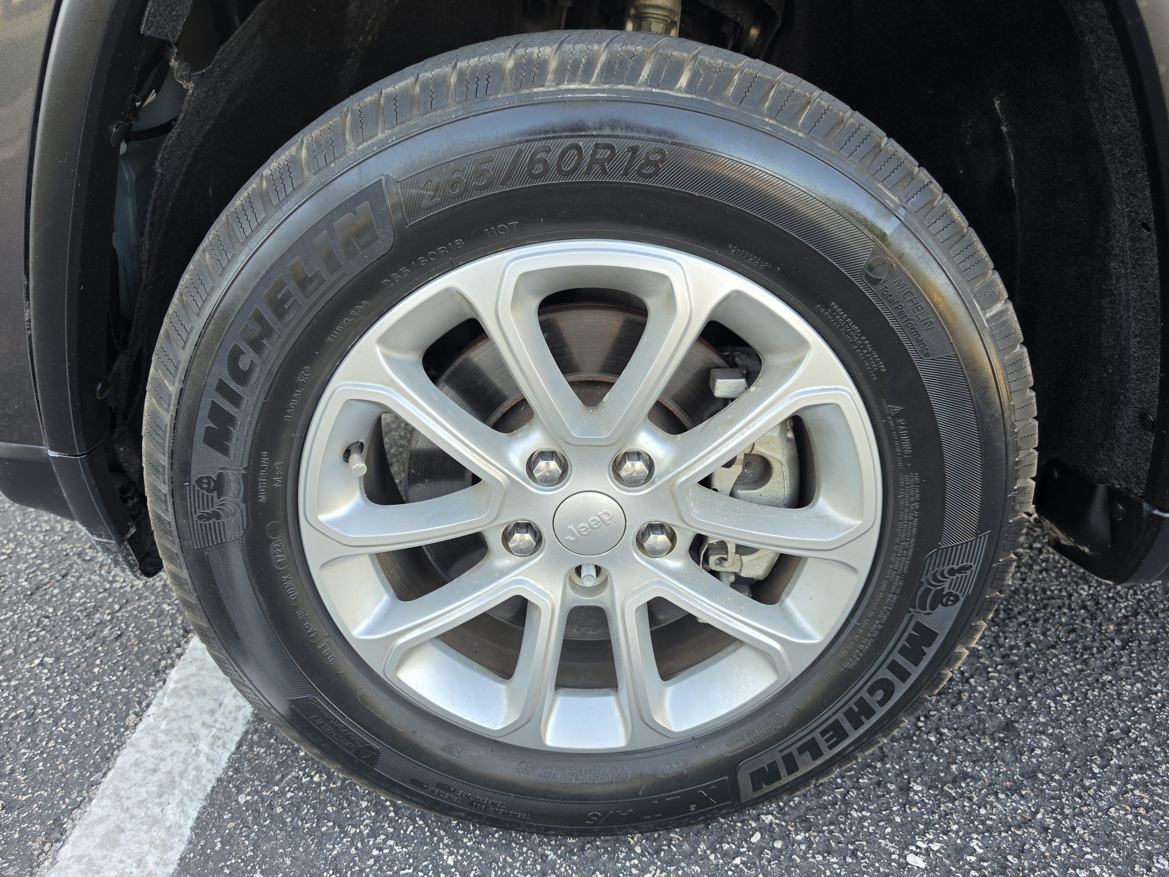 Used 2021 Jeep Grand Cherokee Laredo AWD/4WD image 39