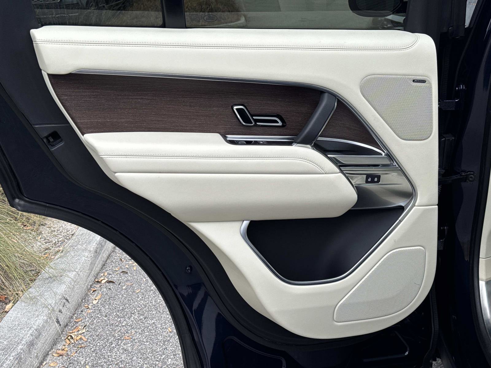 Certified 2023 Land Rover Range Rover SE image 13