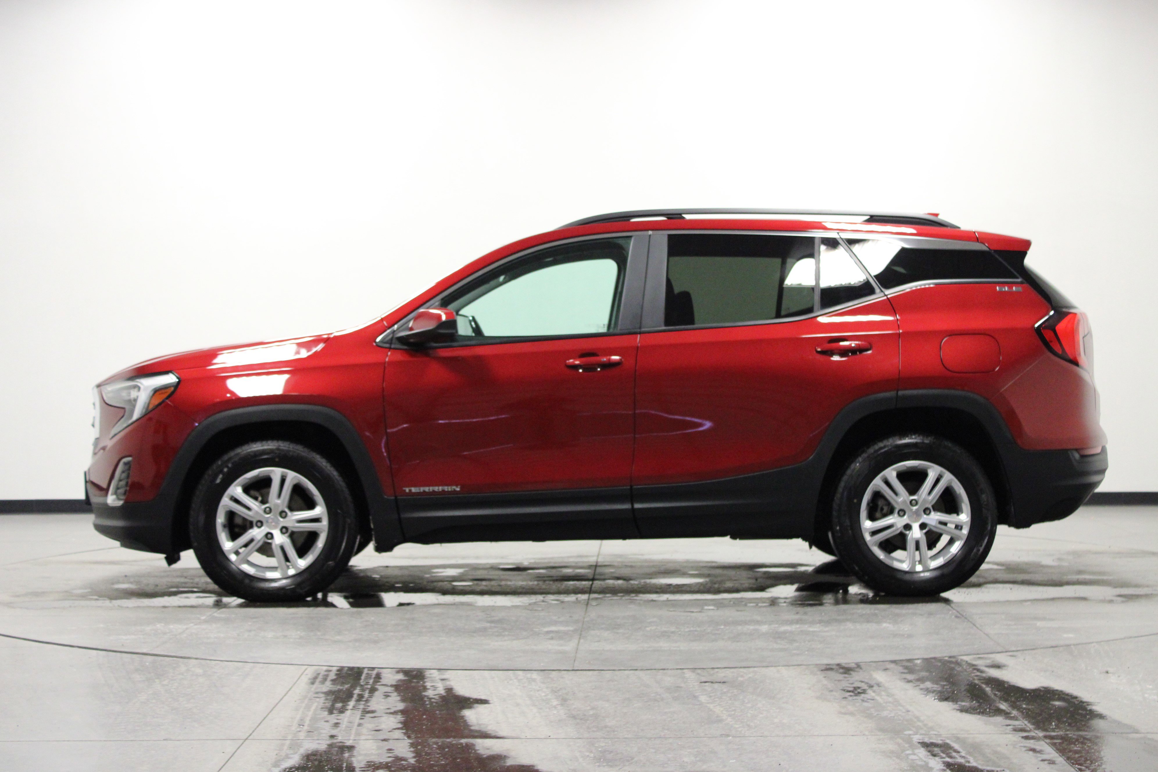 Used 2021 GMC Terrain SLE w/ Driver Convenience Package image 7