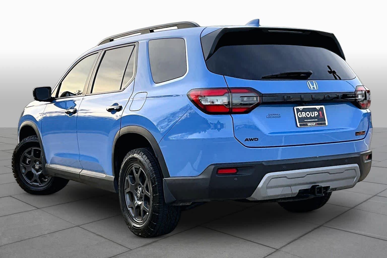 Used 2025 Honda Pilot TrailSport image 11