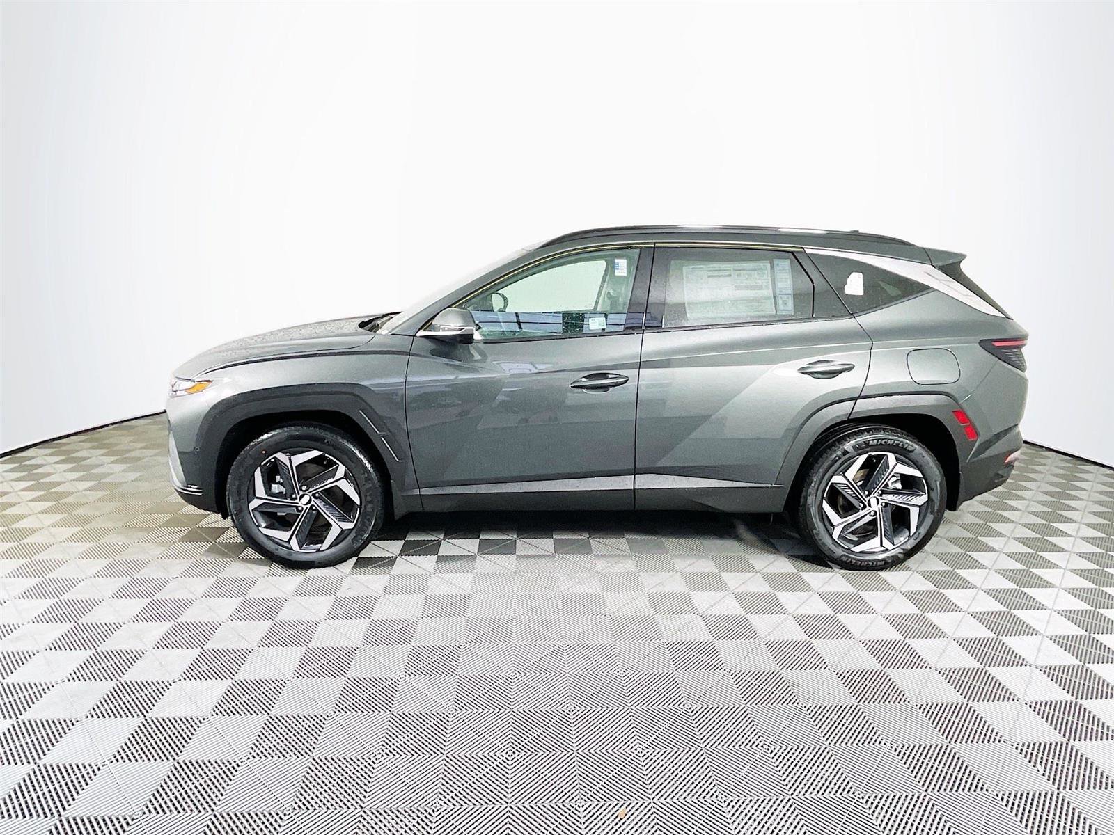 Used 2024 Hyundai Tucson Limited AWD/4WD image 3
