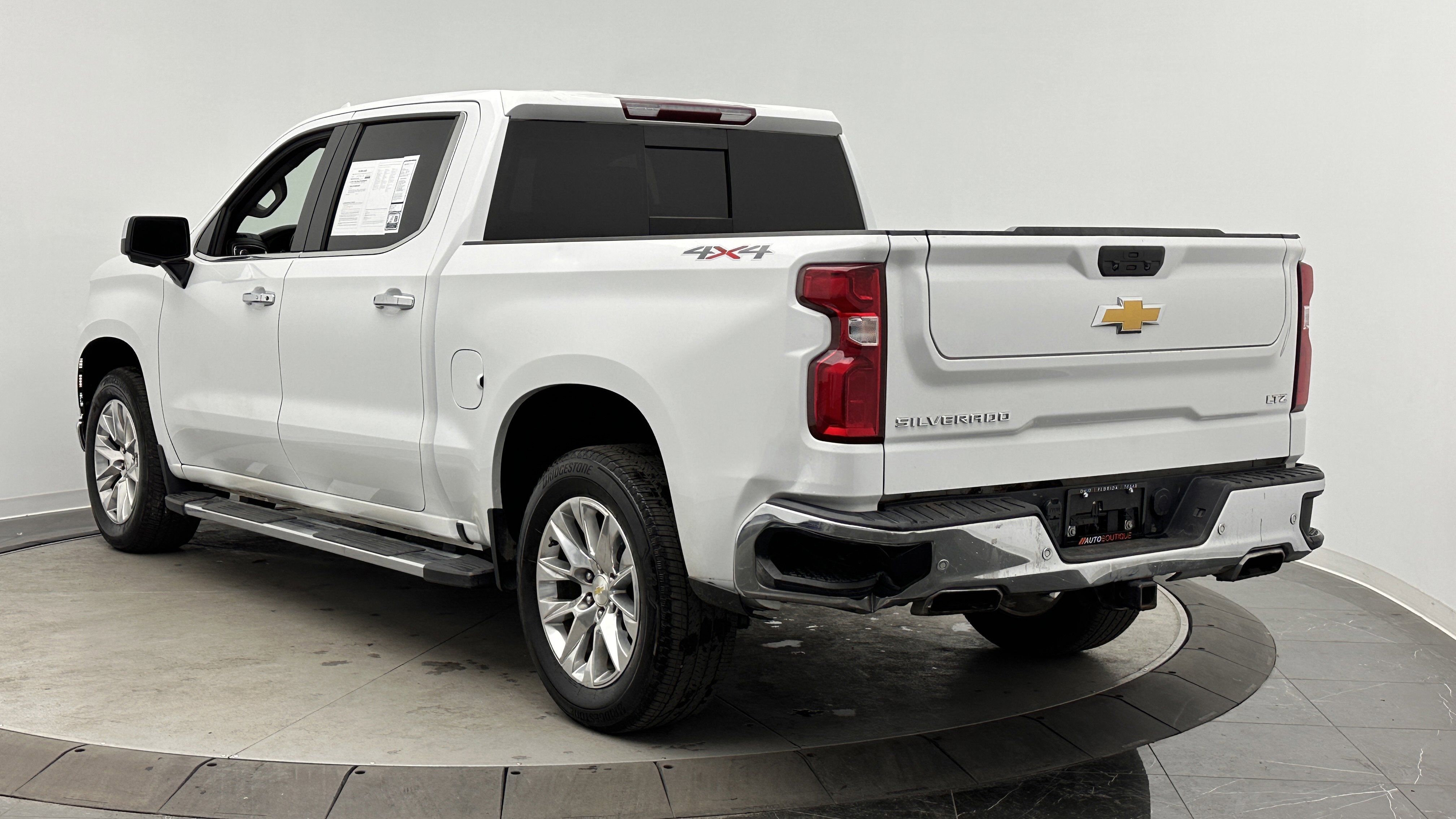 Used 2022 Chevrolet Silverado 1500 LTZ w/ LTZ Premium Package AWD/4WD image 5