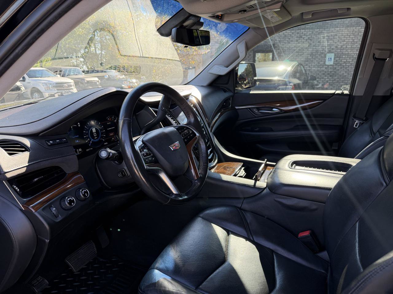 Used 2020 Cadillac Escalade Luxury AWD/4WD image 11