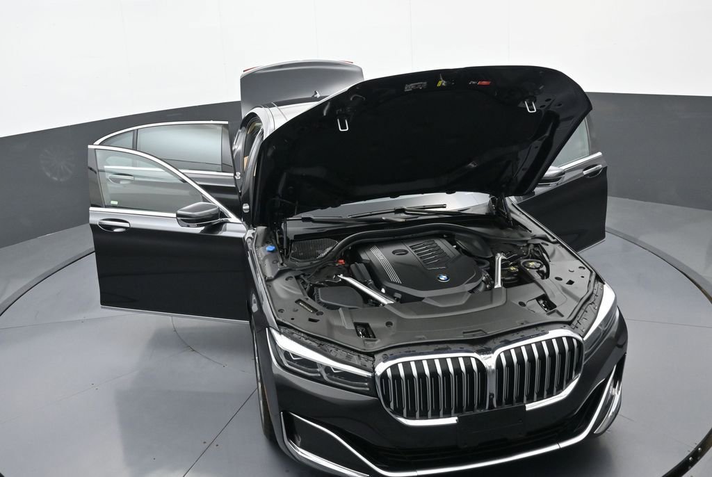 Used 2022 BMW 740i xDrive w/ Premium Package image 38