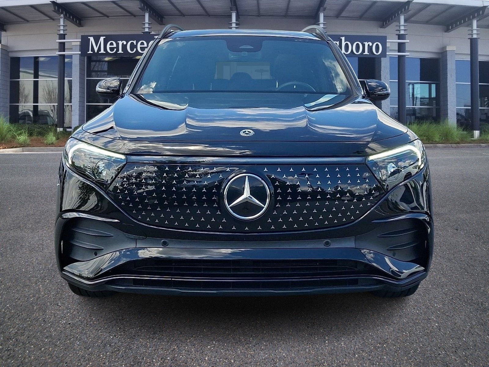 Certified 2024 Mercedes-Benz EQB 300 4MATIC image 2