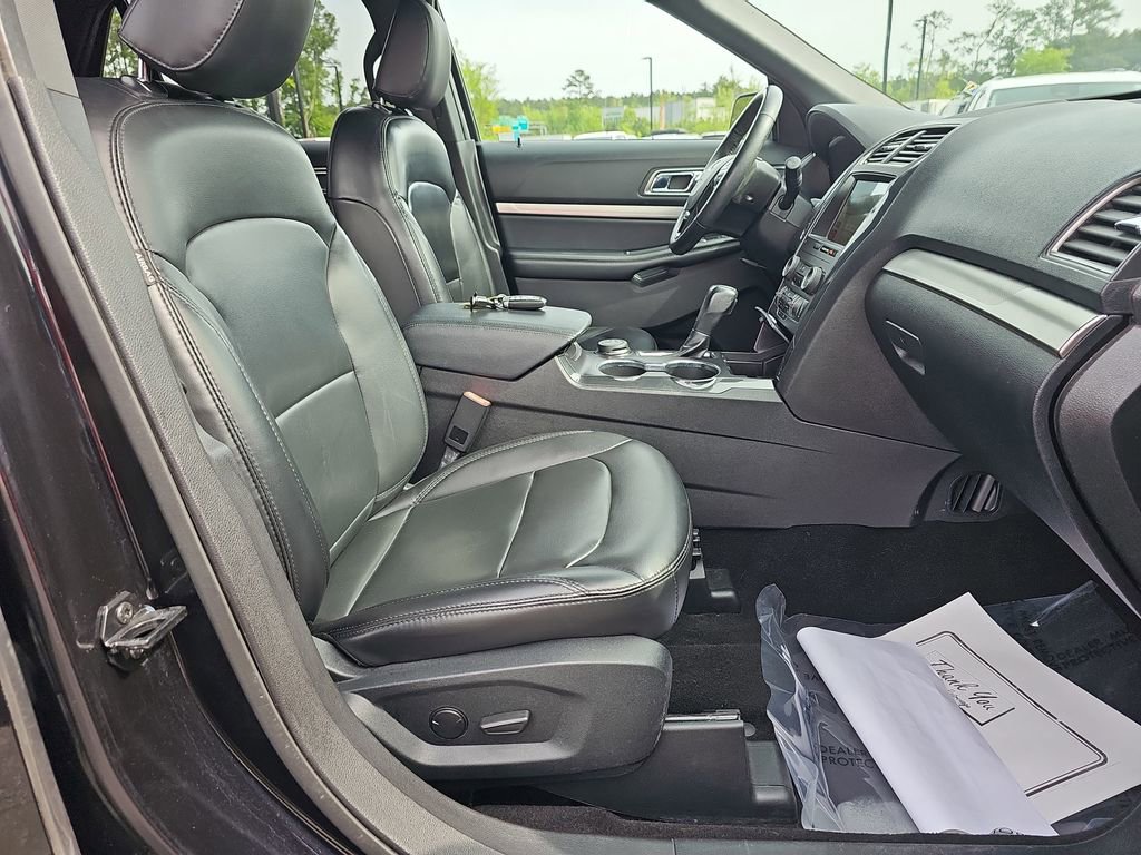 Used 2019 Ford Explorer XLT w/ Equipment Group 202A AWD/4WD image 13