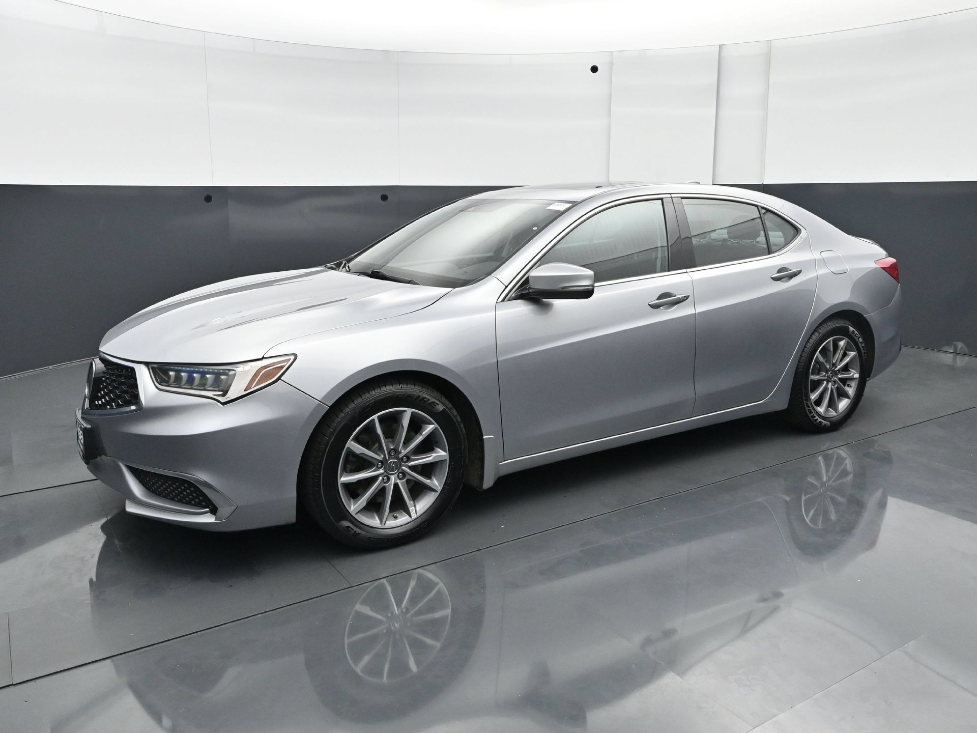 Used 2019 Acura TLX w/ Technology Package FWD image 2