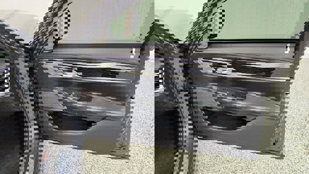 Used 2022 BMW 750i xDrive w/ Executive Package image 27