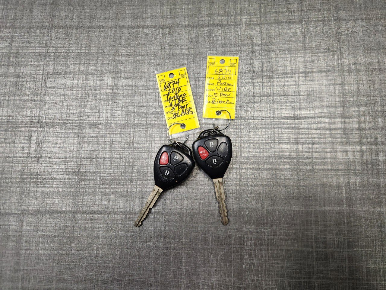 Used 2010 Pontiac Vibe w/ Sun And Sound Package image 14