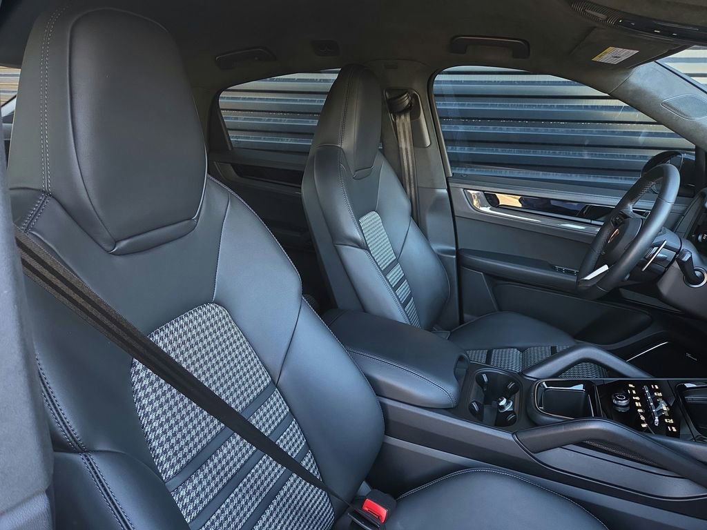 Certified 2026 Porsche Cayenne GTS image 18
