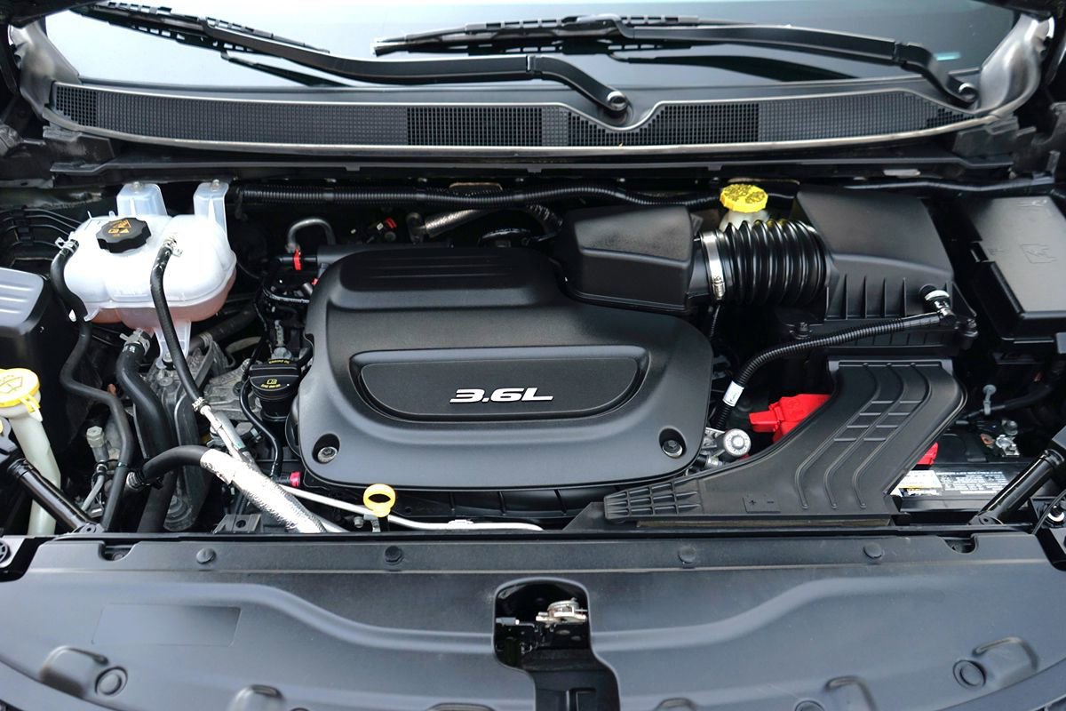 Used 2018 Chrysler Pacifica Touring-L FWD image 35