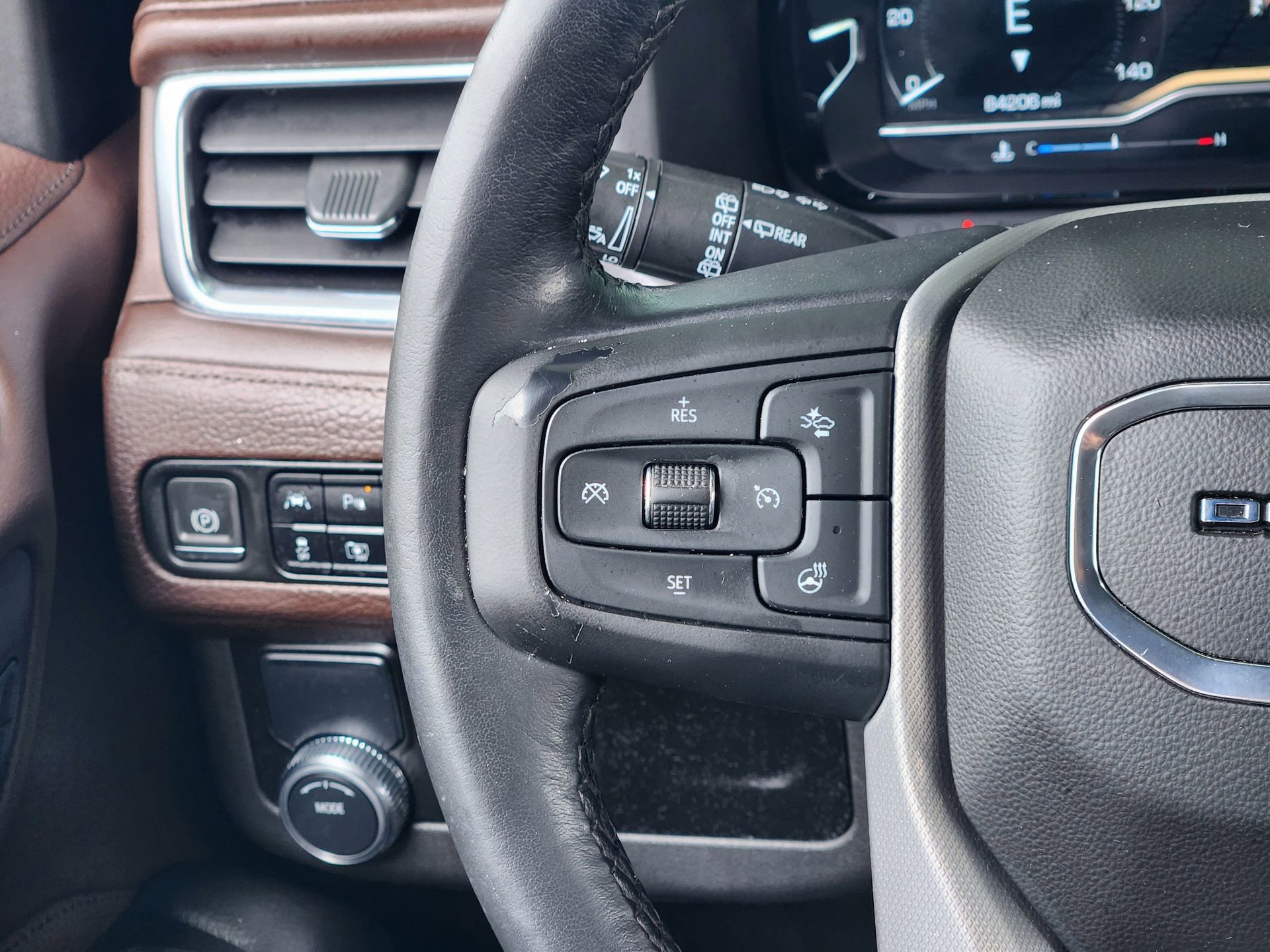 Used 2022 GMC Yukon Denali image 28