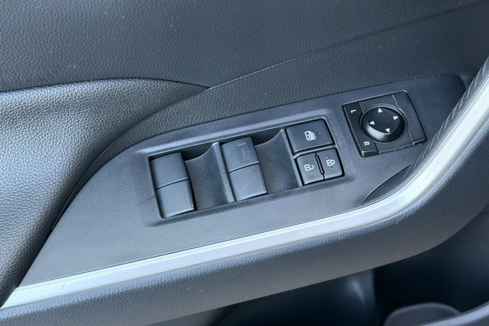 Used 2019 Toyota RAV4 LE image 13