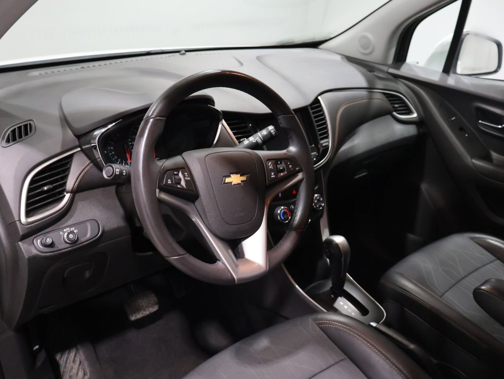 Used 2020 Chevrolet Trax LT w/ LT Convenience Package image 16