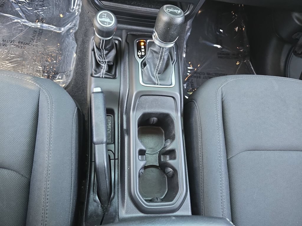 Used 2018 Jeep Wrangler Unlimited Sahara AWD/4WD image 27