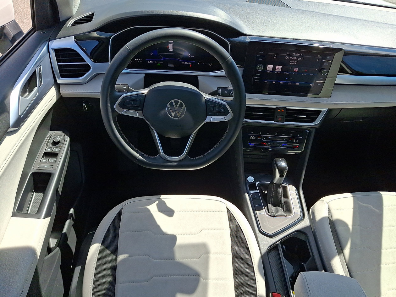 Used 2025 Volkswagen Taos SE FWD image 11