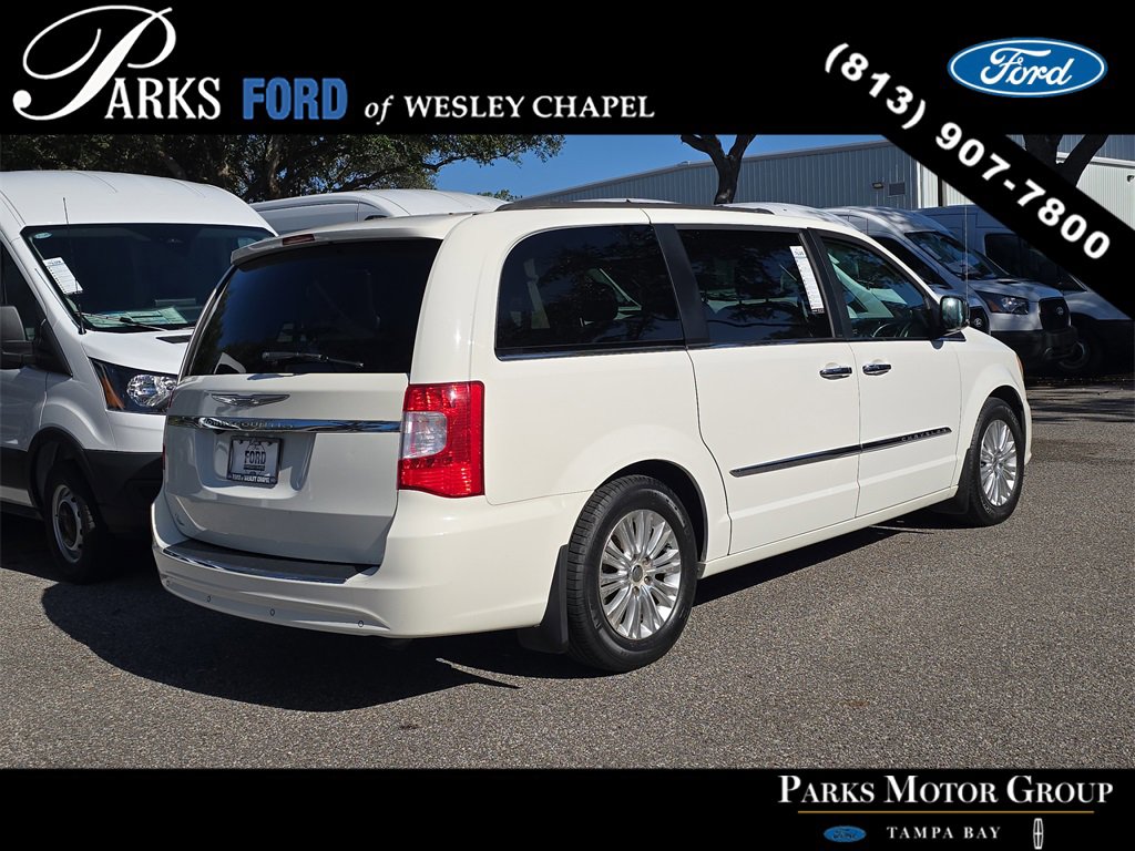 Used 2012 Chrysler Town & Country Touring-L w/ Premium Group image 4