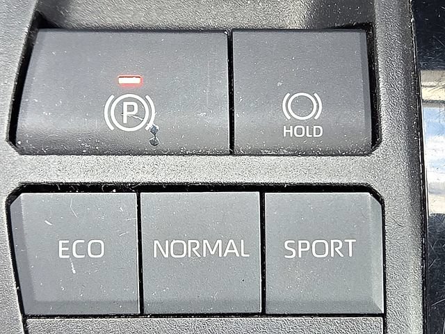 Used 2020 Toyota RAV4 XLE FWD image 20
