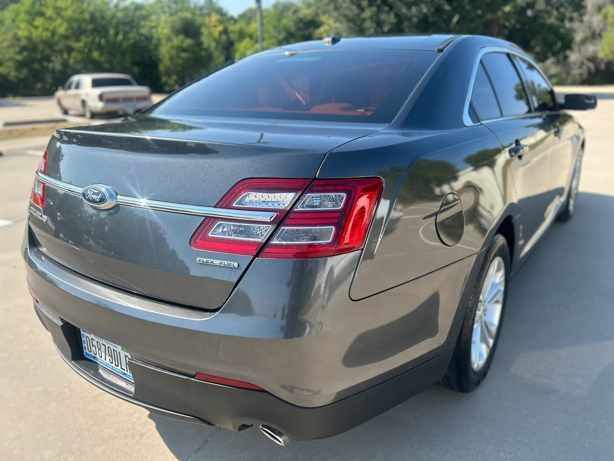 Used 2017 Ford Taurus SE FWD image 6