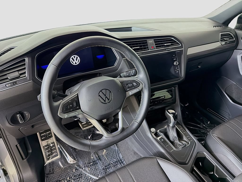 Used 2023 Volkswagen Tiguan SE R-Line FWD image 22