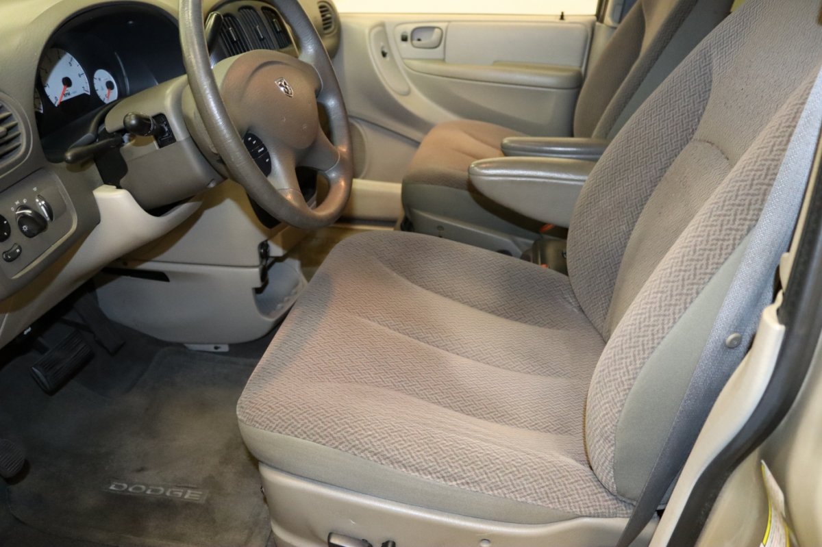 Used 2007 Dodge Caravan SXT w/ Popular Equipment Group I FWD image 9