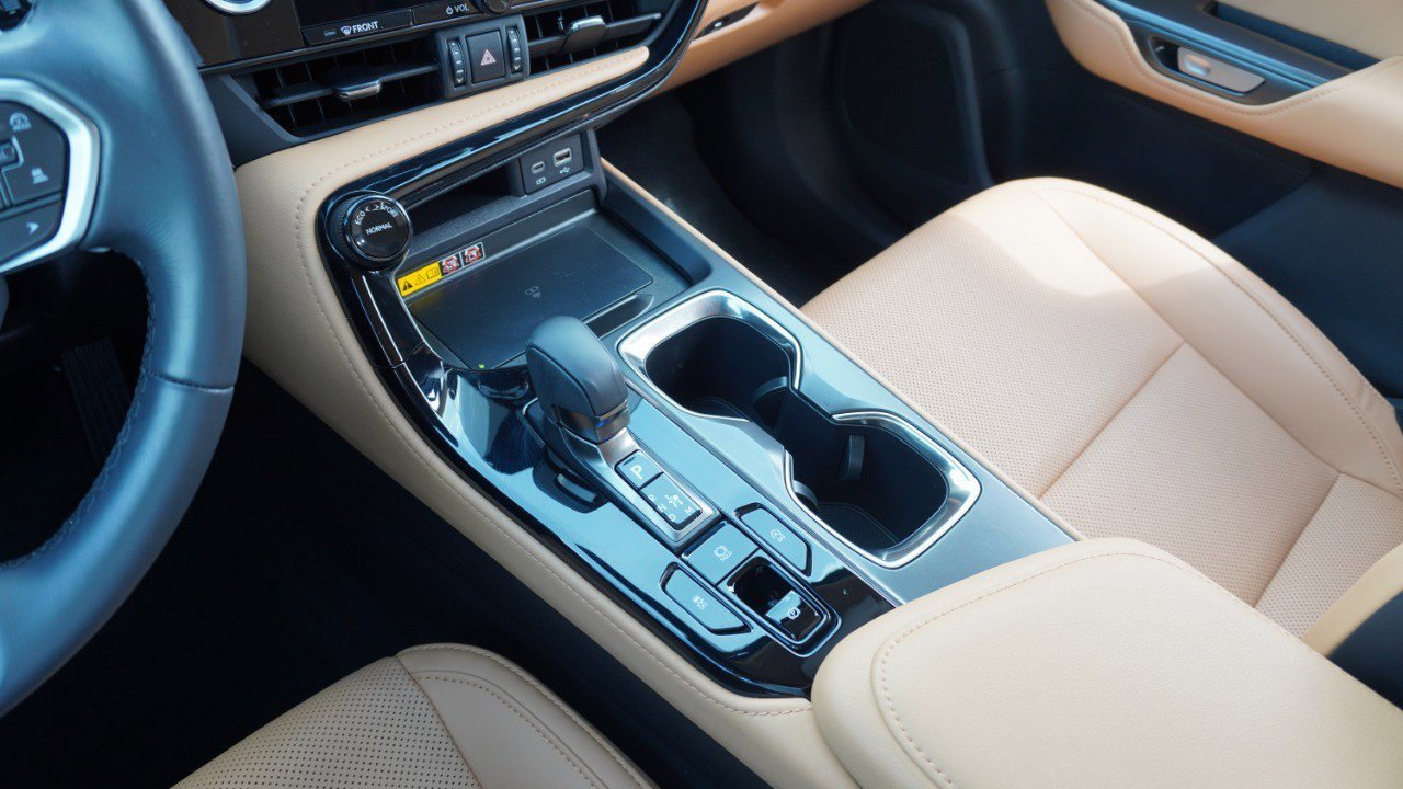 Used 2025 Lexus NX 250 FWD w/ Towing Package (2000 Lbs) image 20