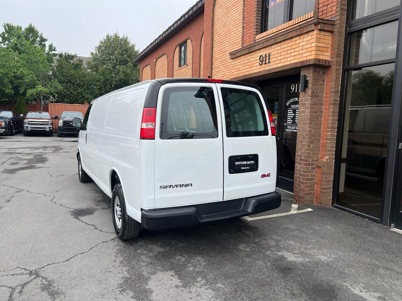 Used 2009 GMC Savana 3500 Extended RWD image 5