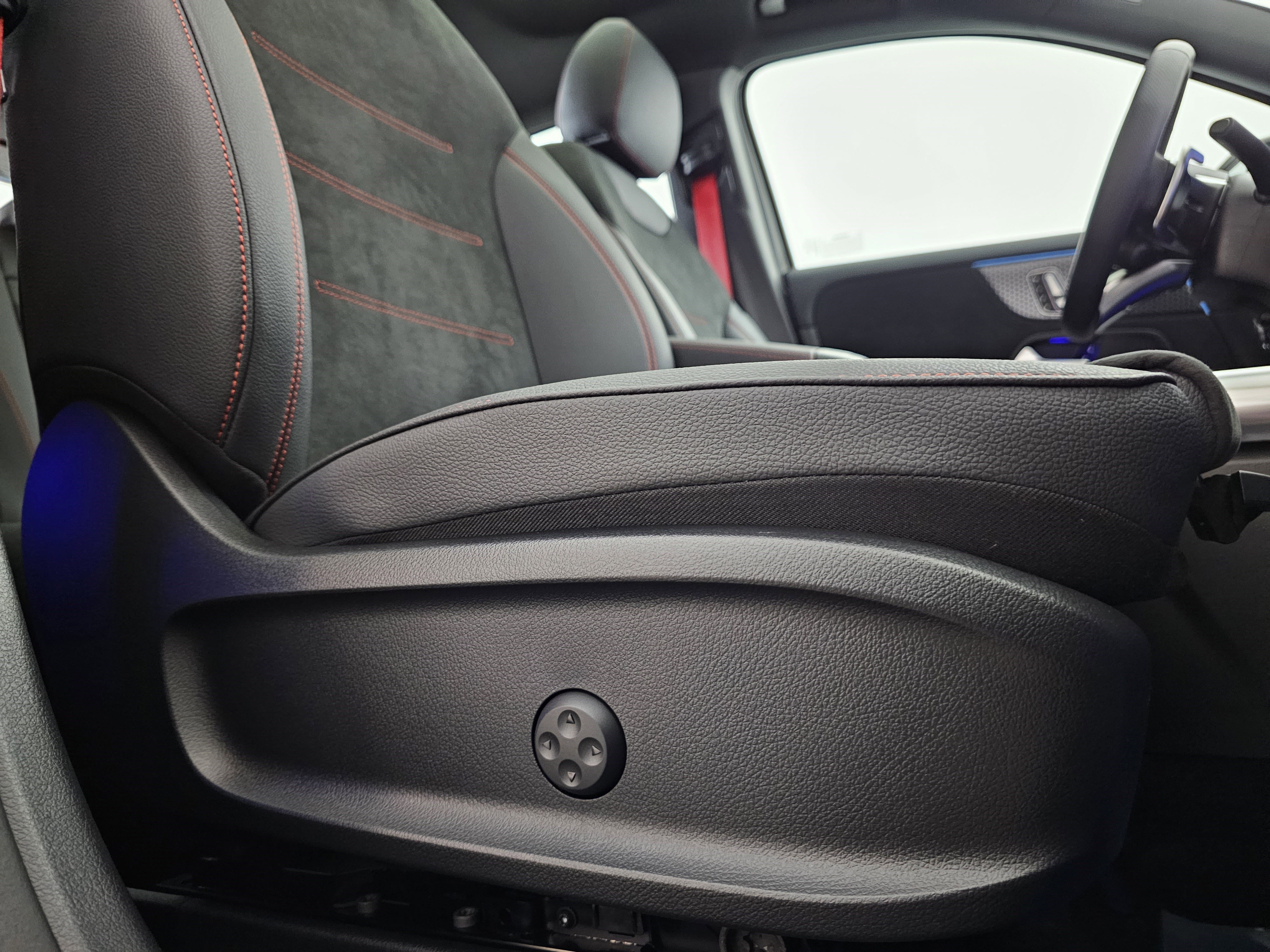 Certified 2025 Mercedes-Benz GLA 35 AMG 4MATIC image 19