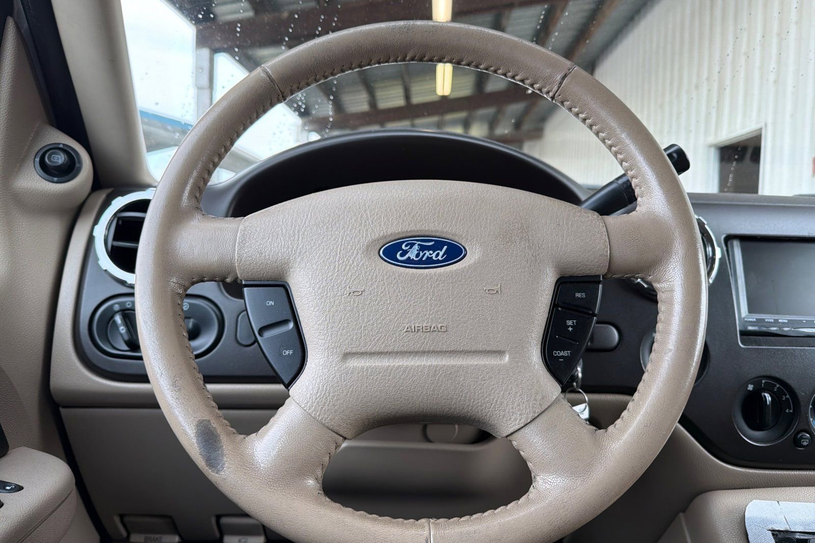 Used 2005 Ford Expedition XLT image 21