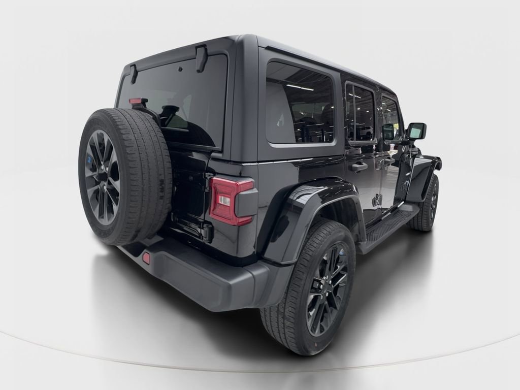 Used 2023 Jeep Wrangler Unlimited Sahara w/ Dual Top Group AWD/4WD image 7