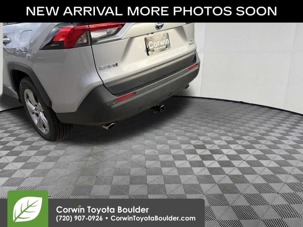 Used 2021 Toyota RAV4 XLE Premium AWD/4WD image 5