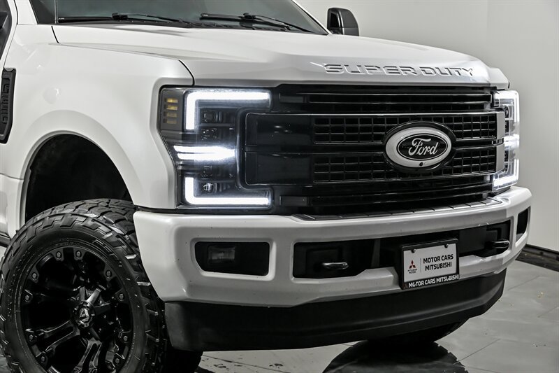 Used 2017 Ford F250 Platinum w/ Platinum Ultimate Package AWD/4WD image 2