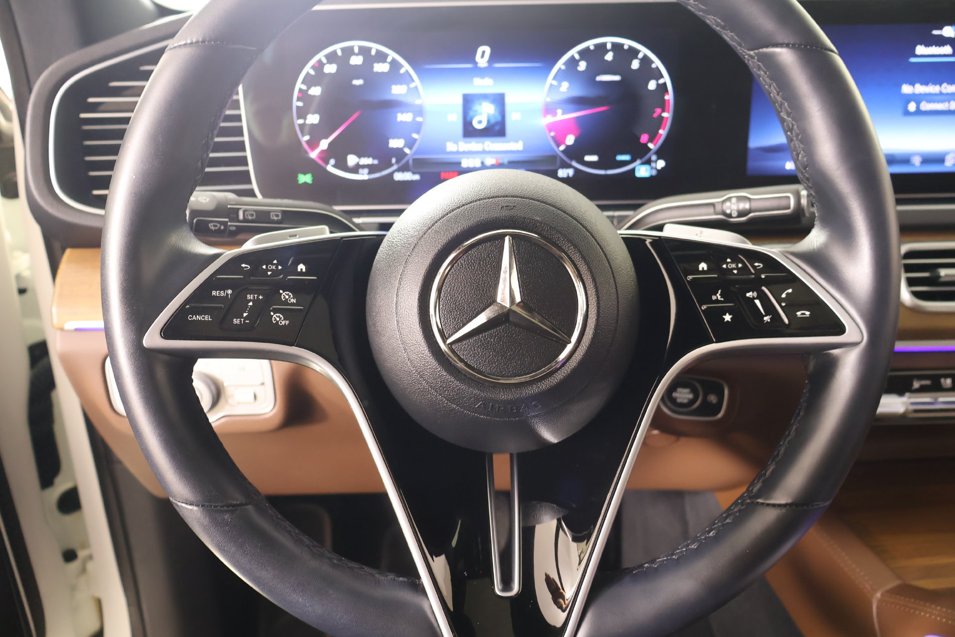 Used 2024 Mercedes-Benz GLE 350 4MATIC image 3