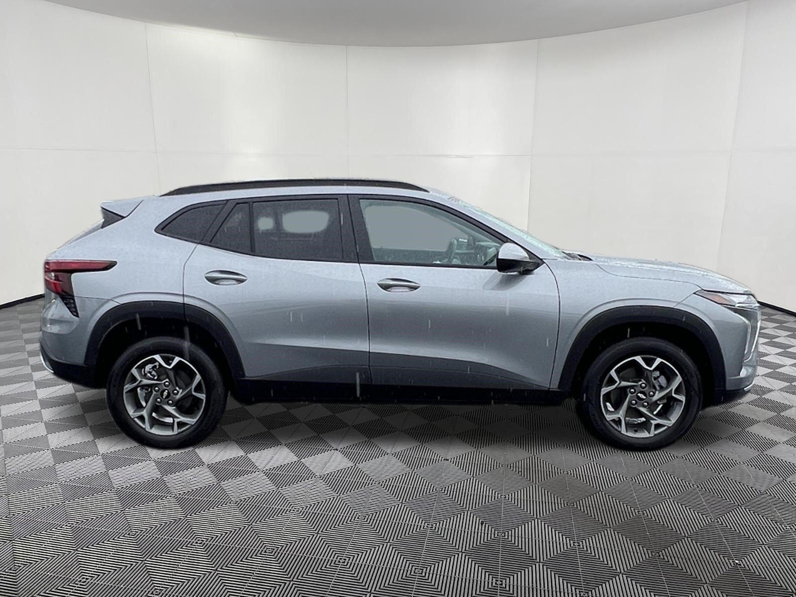 Used 2026 Chevrolet Trax LT w/ Driver Confidence Package FWD image 7