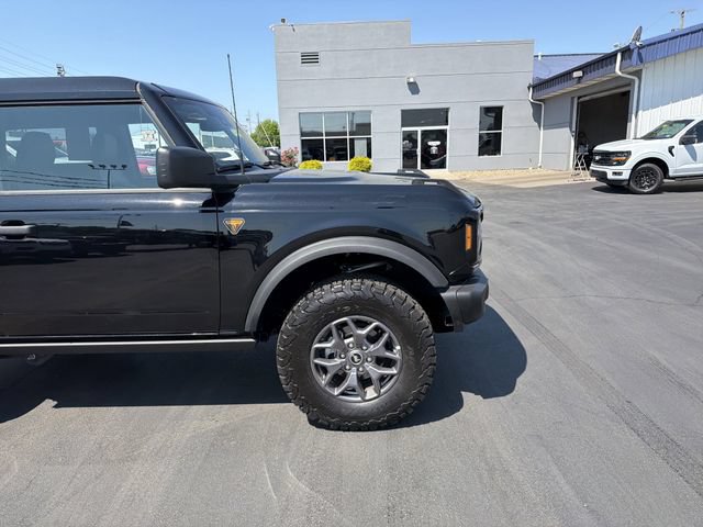 Used 2025 Ford Bronco Badlands w/ Black Appearance Package AWD/4WD image 2