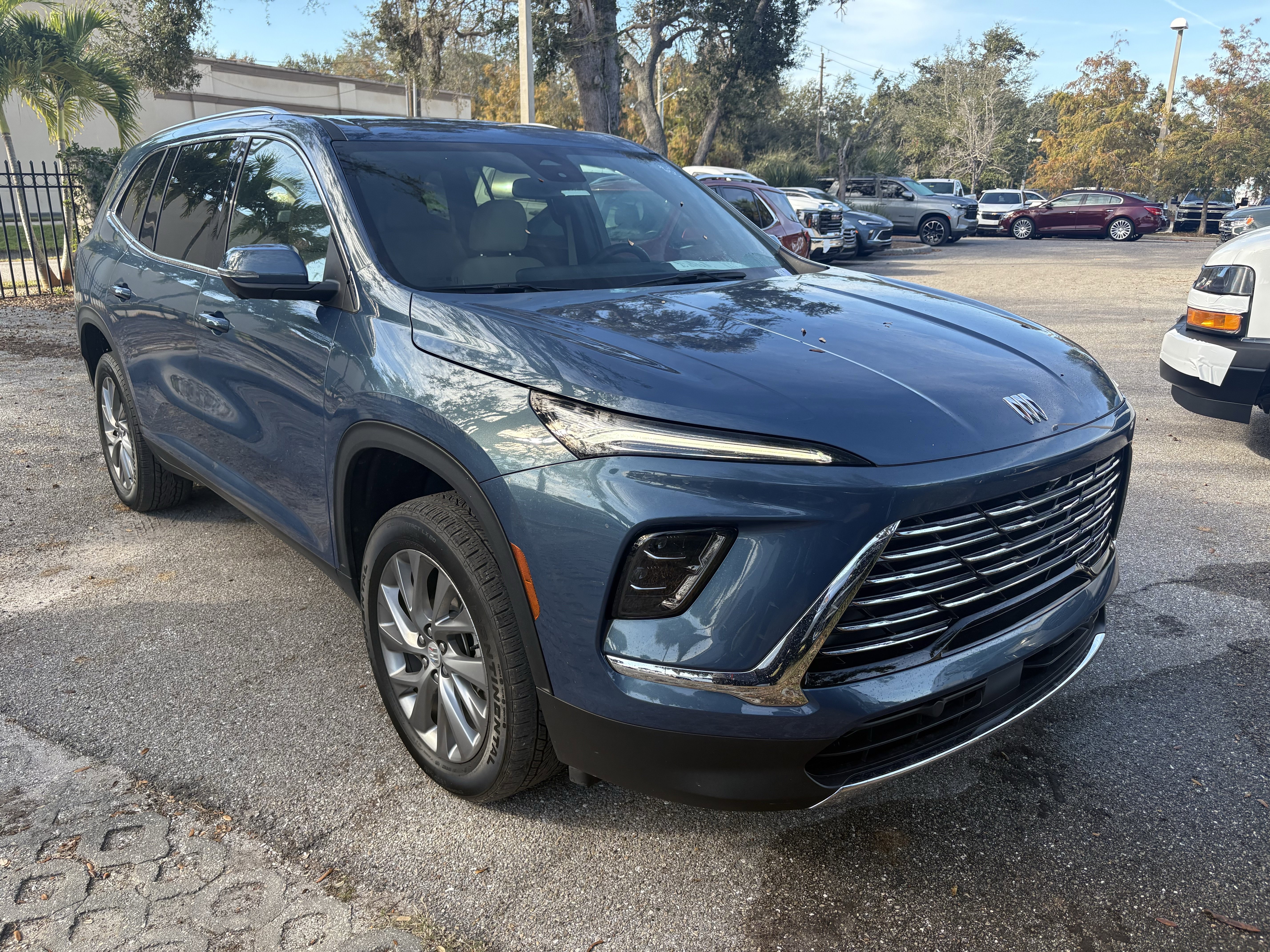 Used 2025 Buick Enclave Preferred image 1