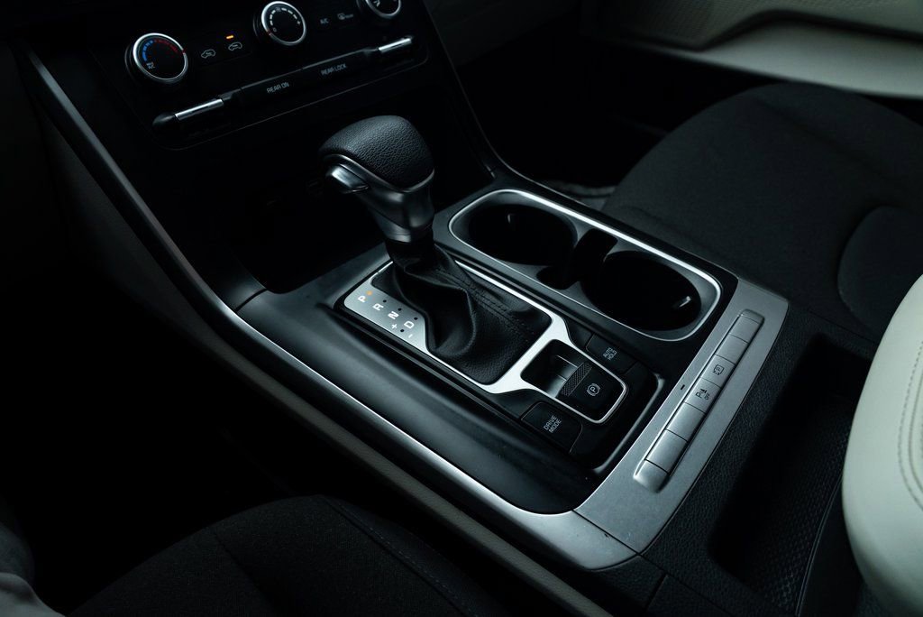 Used 2024 Kia Carnival LX FWD image 17