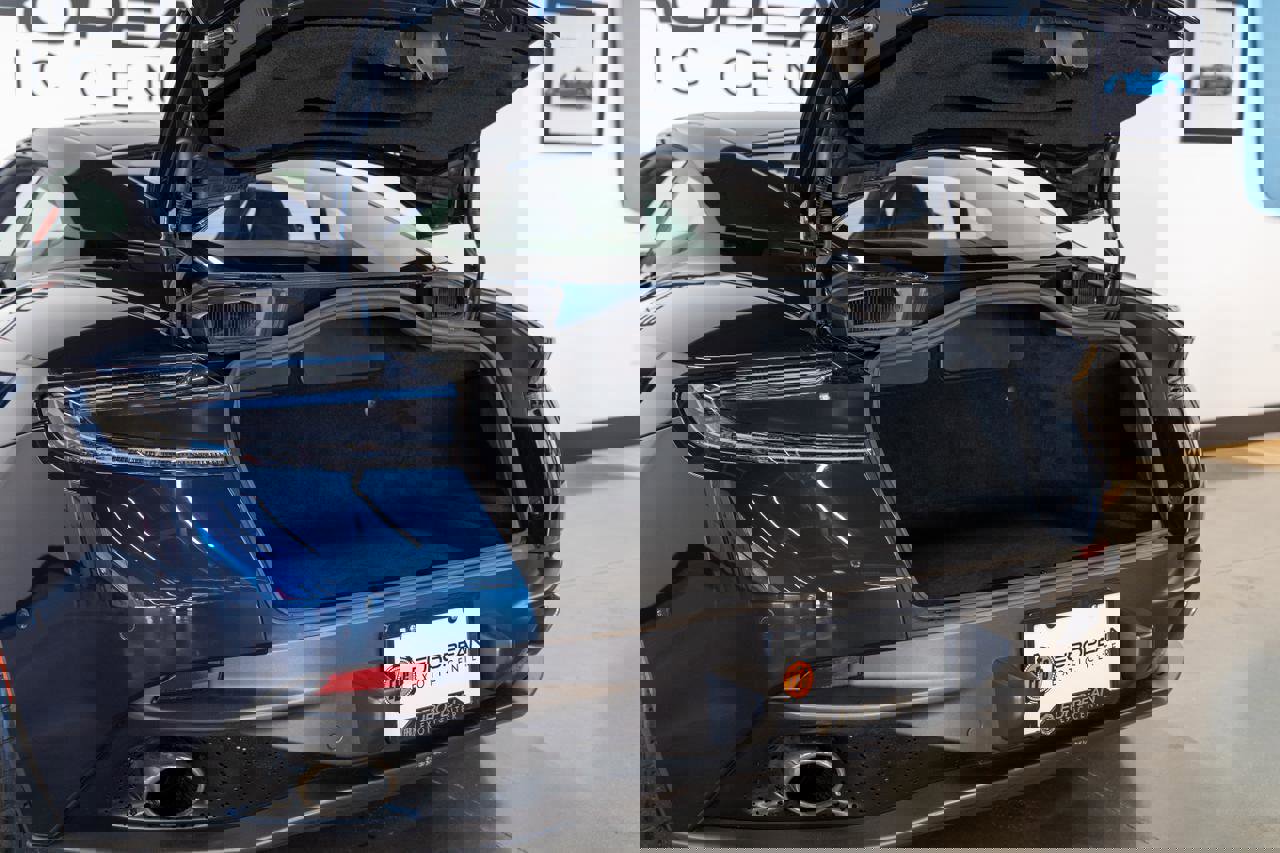 Used 2018 Aston Martin DB11 V12 image 38