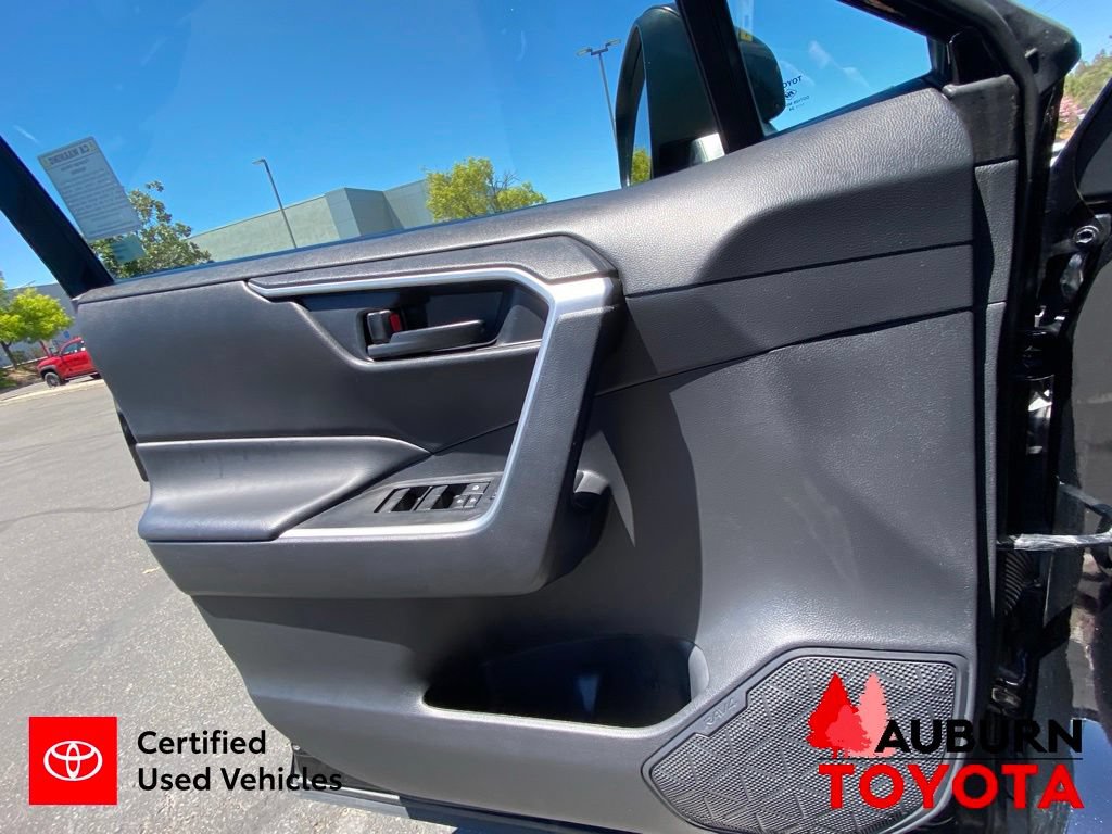Certified 2024 Toyota RAV4 LE AWD/4WD image 33