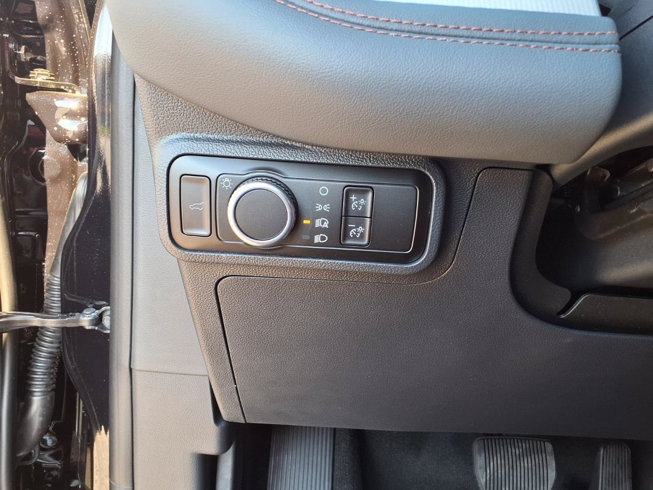 New 2027 Ford Explorer Active RWD image 17