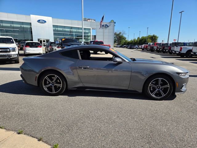 Used 2025 Ford Mustang Coupe RWD image 10