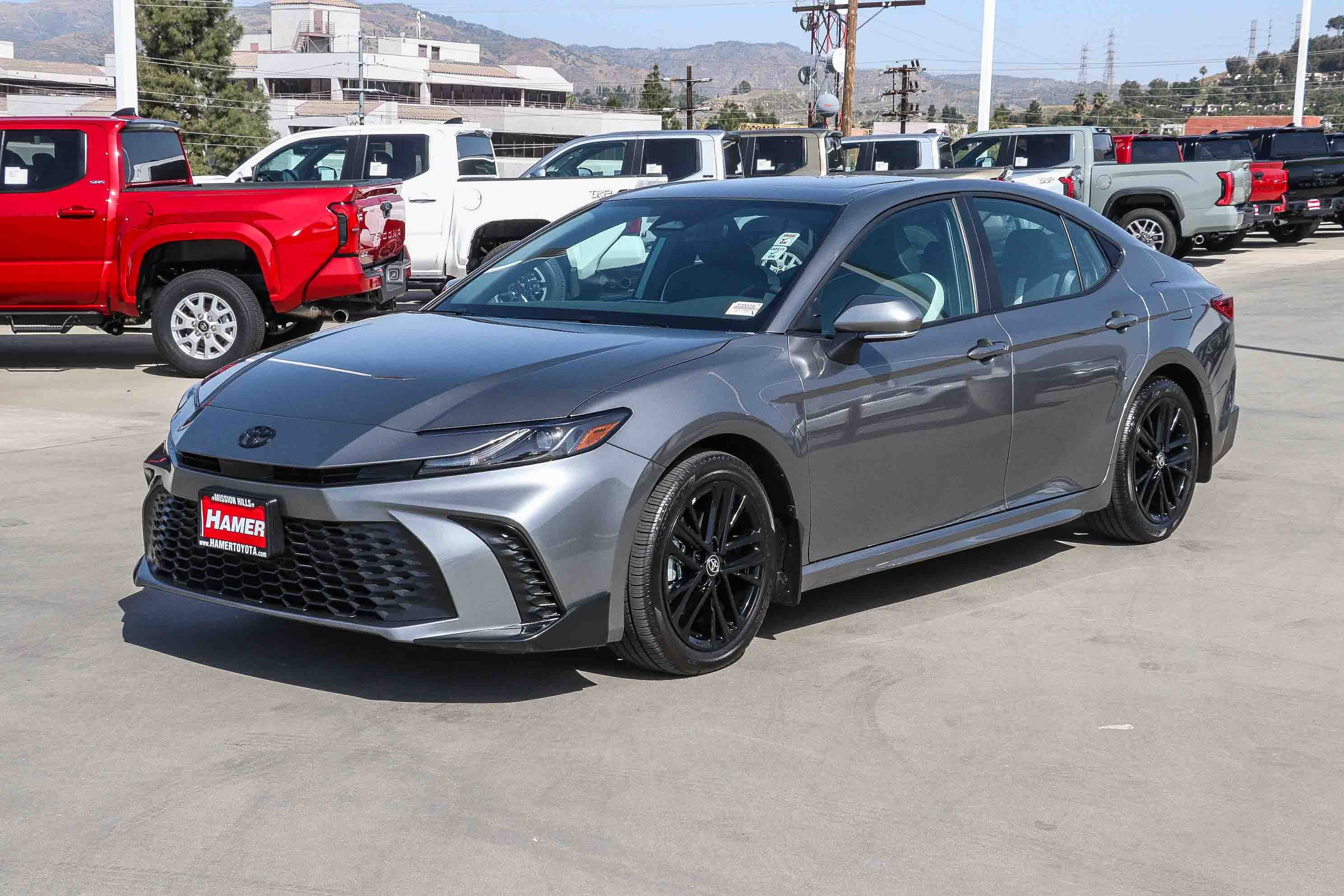 Used 2026 Toyota Camry SE w/ Convenience Package FWD image 3