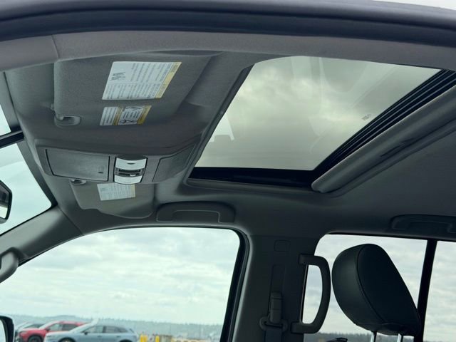 Used 2016 Nissan Frontier SL w/ Moonroof Package AWD/4WD image 21