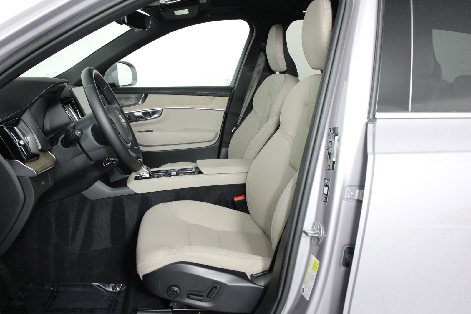Certified 2026 Volvo XC90 B6 Plus w/ Protection Package Premier AWD/4WD image 31
