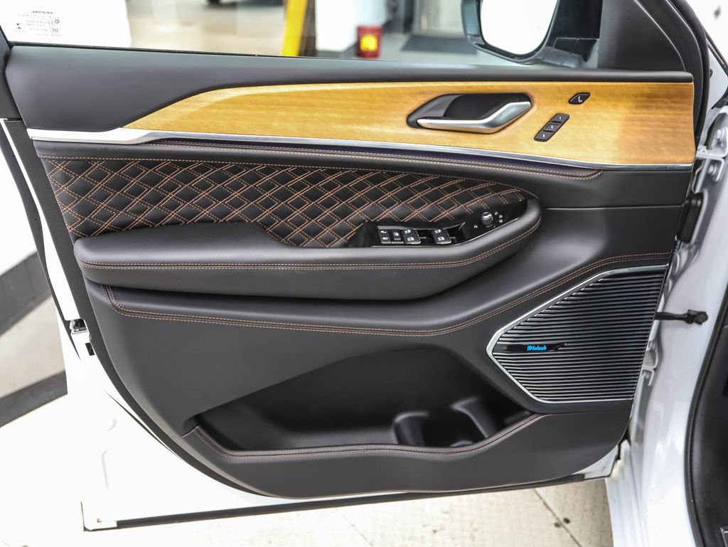 Used 2023 Jeep Grand Cherokee L Summit image 9