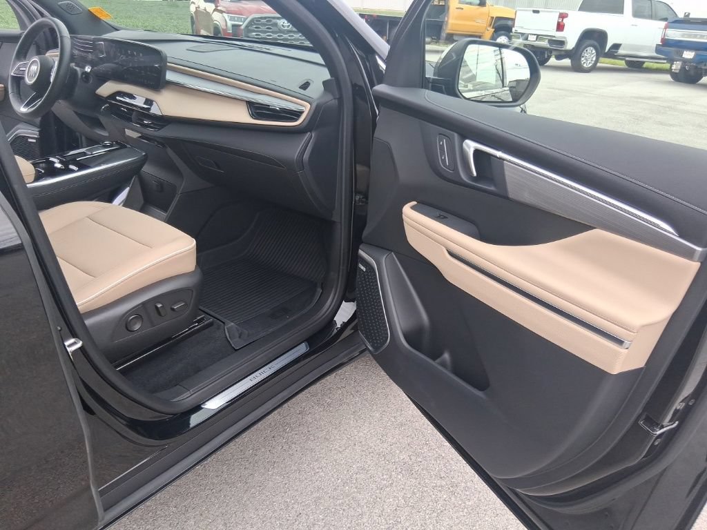 Used 2026 Buick Enclave Preferred w/ LPO, Floor Liner Package AWD/4WD image 28