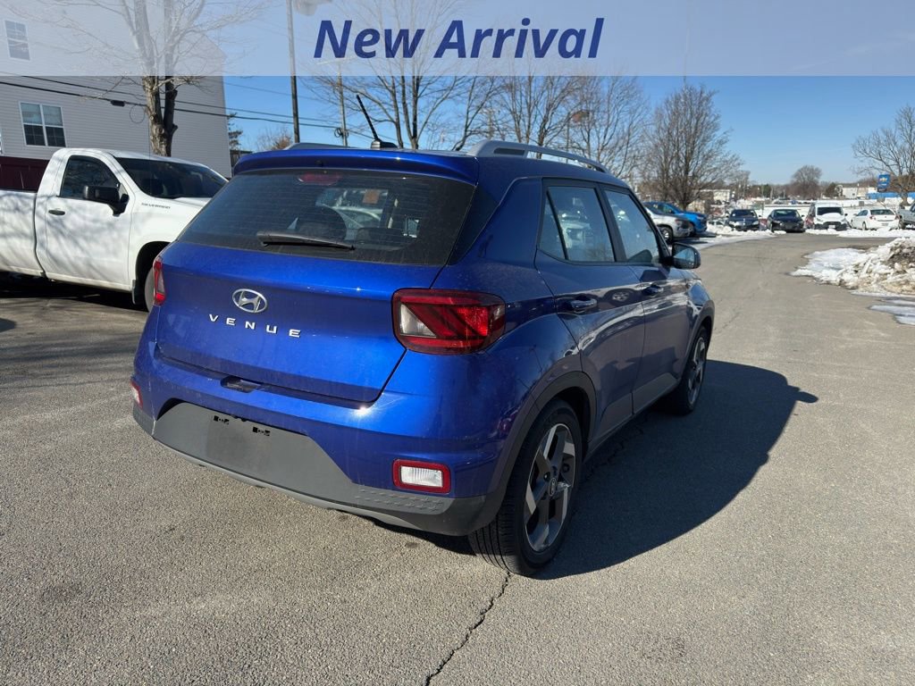 Used 2025 Hyundai Venue SEL image 3